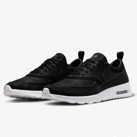 Nike Air Max Thea Women's Sneakers in Black & White - Size 8 - Picture 1 of 7